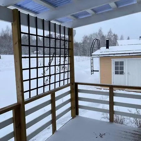 Saunallinen Minitalo Keskella Ulkoilukylaa