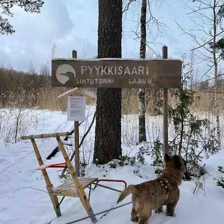 Saunallinen Minitalo Keskella Ulkoilukylaa Casa de Férias *