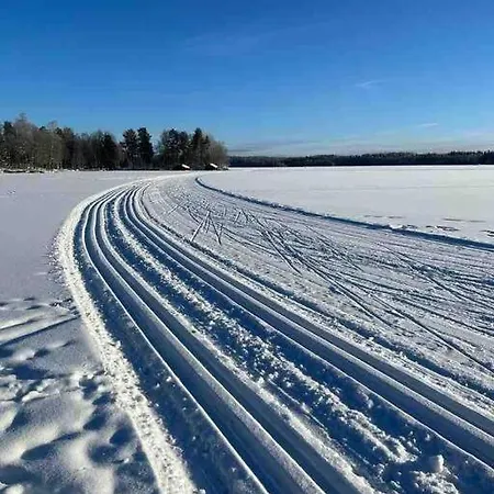 Saunallinen Minitalo Keskella Ulkoilukylaa Casa de Férias Luopioinen