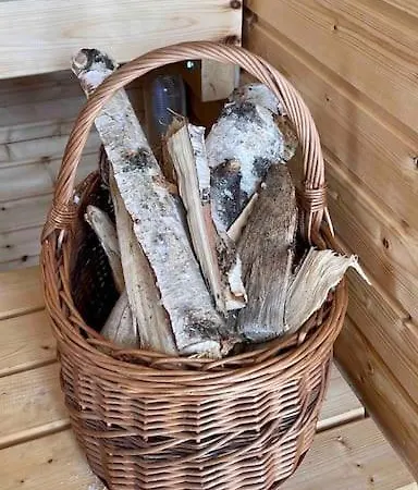 Saunallinen Minitalo Keskella Ulkoilukylaa * Luopioinen